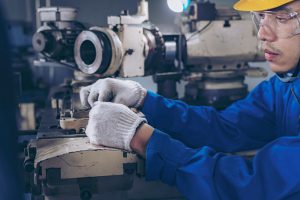 3 Benefits of Manual Machining Services
