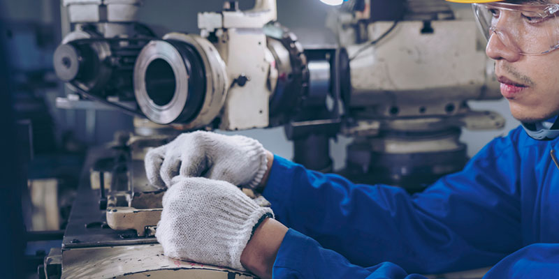 3 Benefits of Manual Machining Services